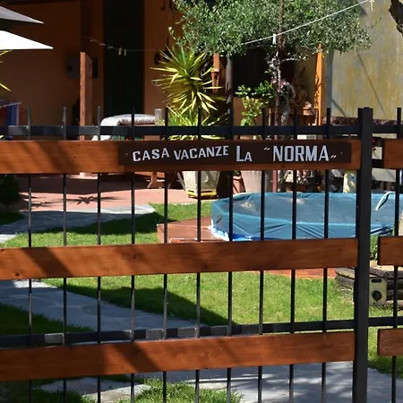 Casa Vacanze La Norma Casa de Férias